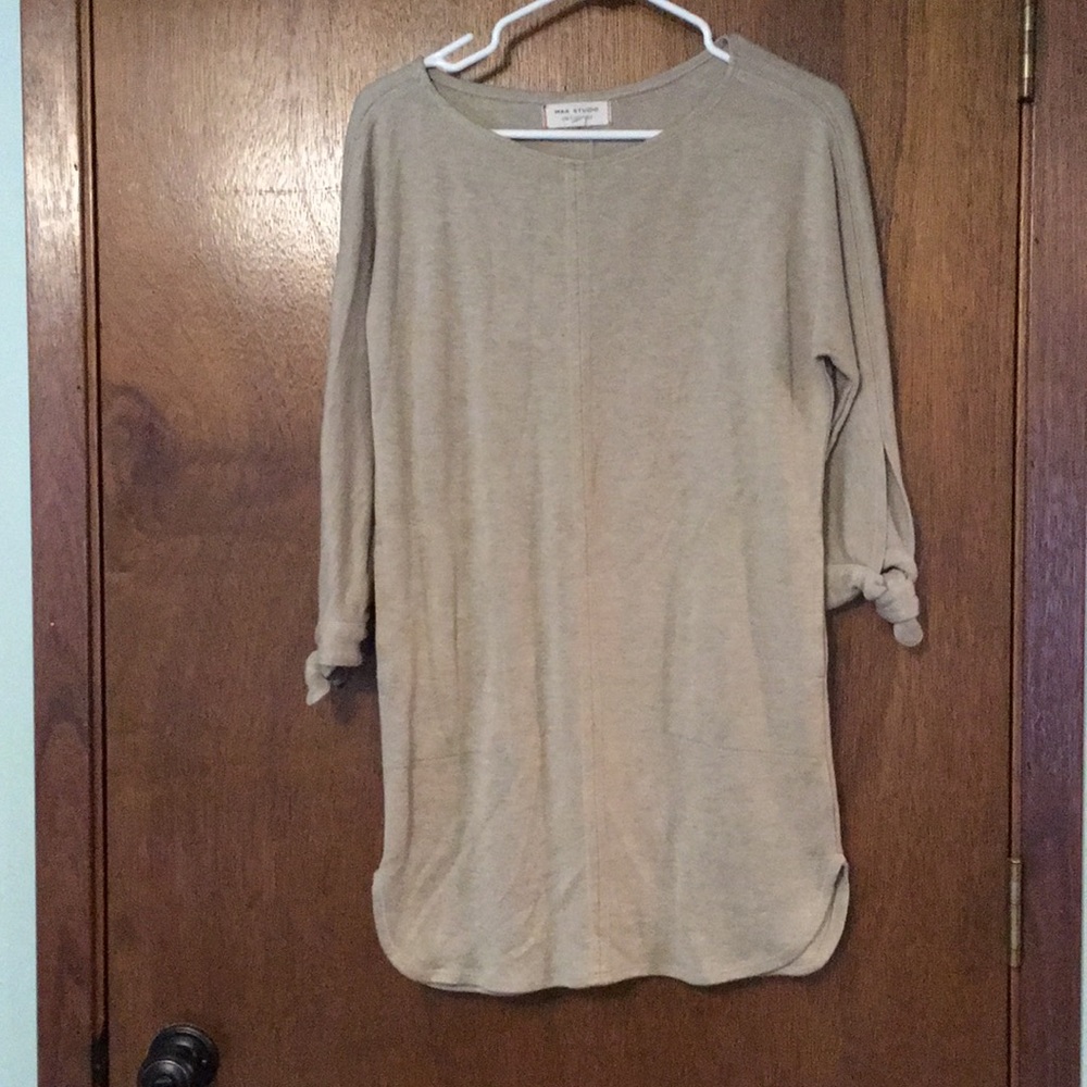 Max Studio Oatmeal Tunic w Pockets and Red Accents